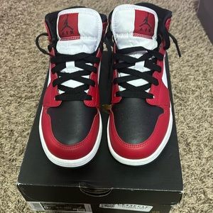 Jordan 1s Chicago black toes